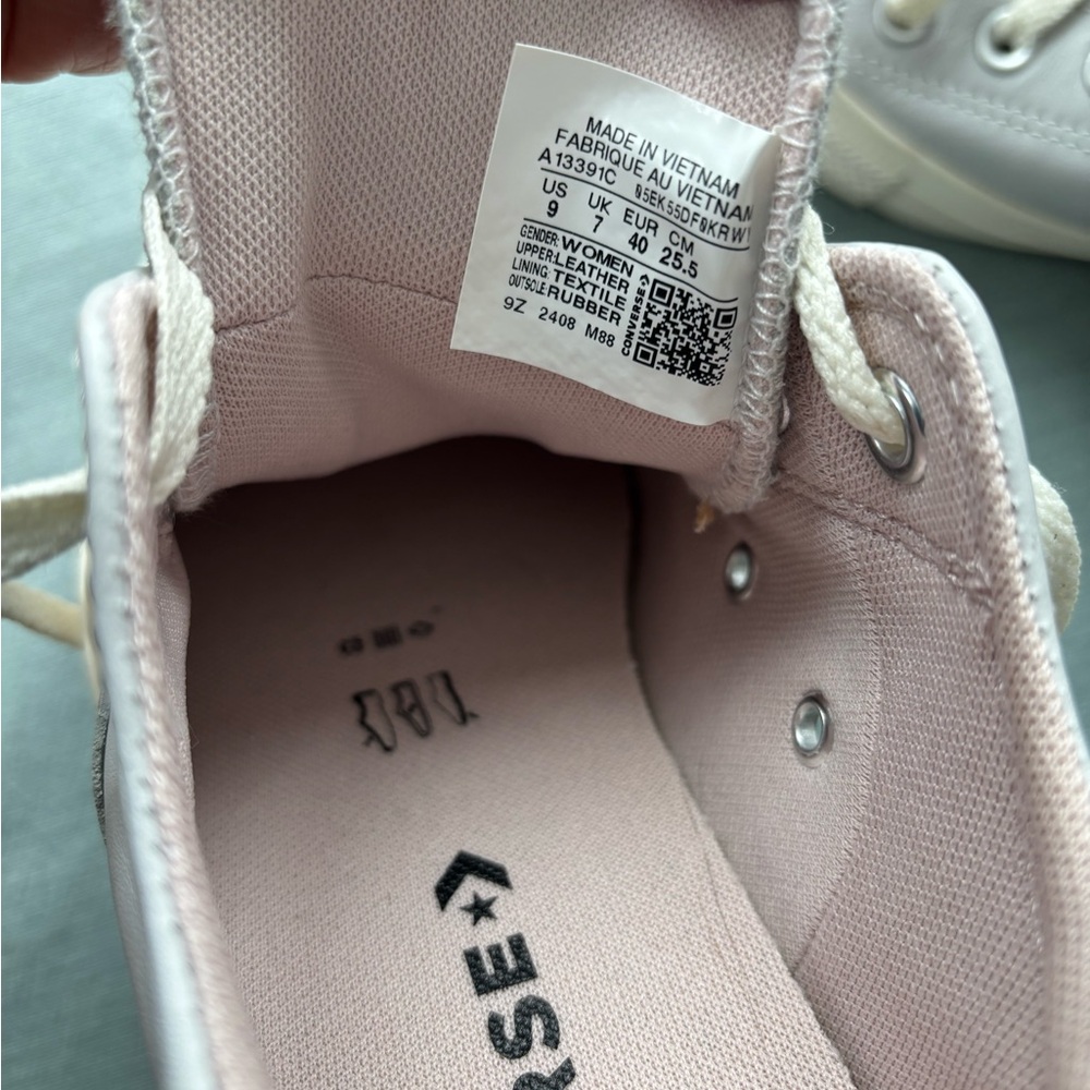 Converse Women’s Leather Bow Light Lavender Gray Sneakers 9 - Picture 6 of 6
